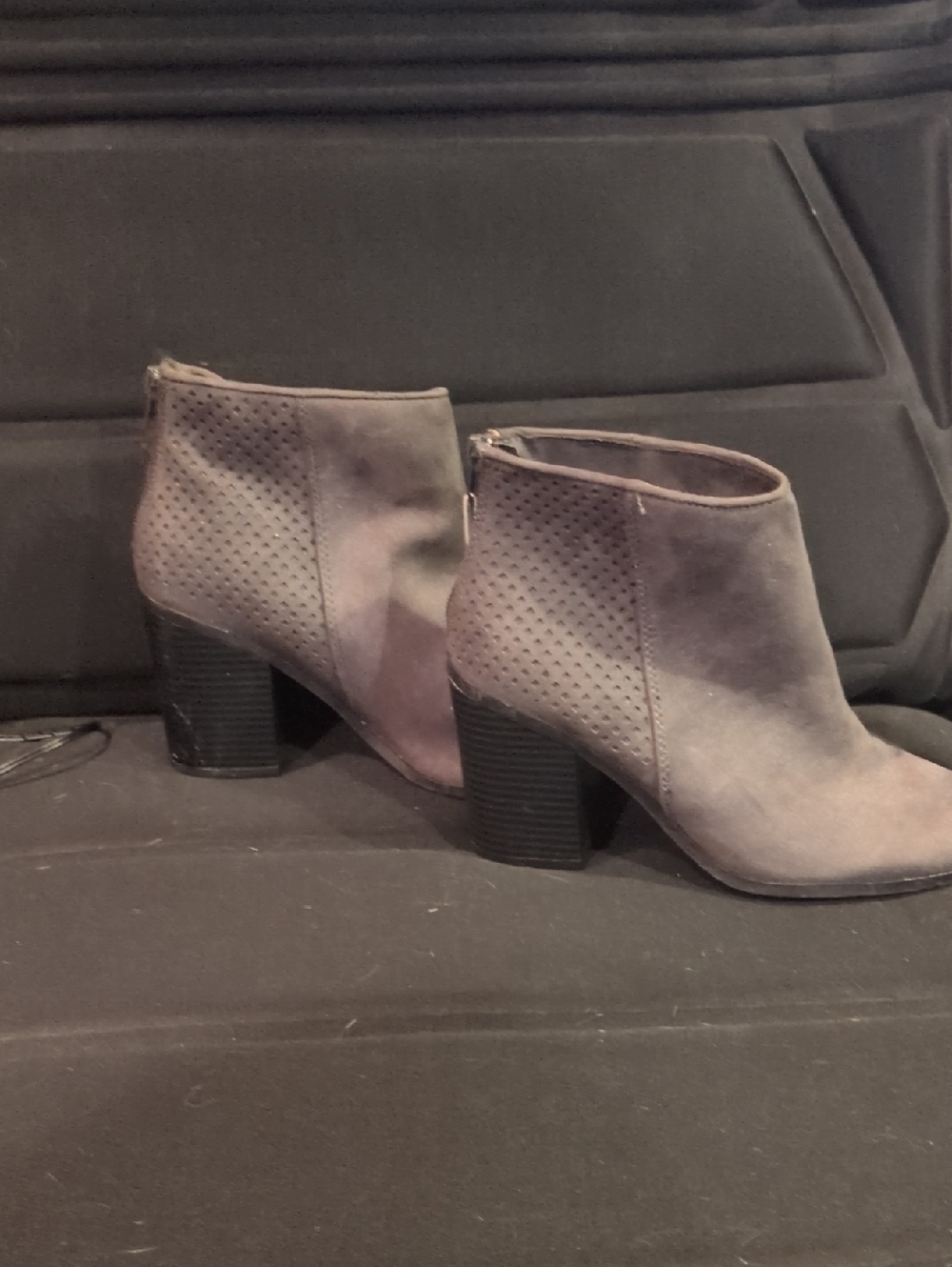 American Eagle Boots Women’s Size 8 Gray Ankle Booties Block Heel Back Zip